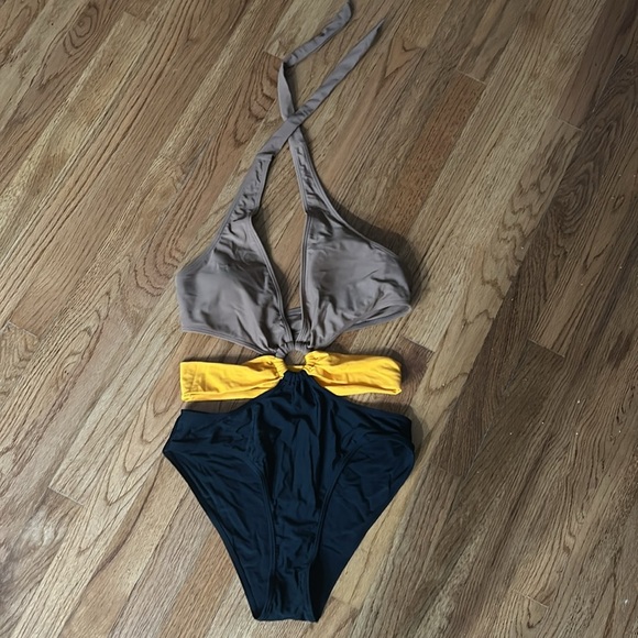 Fashion Nova Jill O Ring Cutout 1 Piece Swimsuit - Multi Color size Medium - Picture 6 of 7